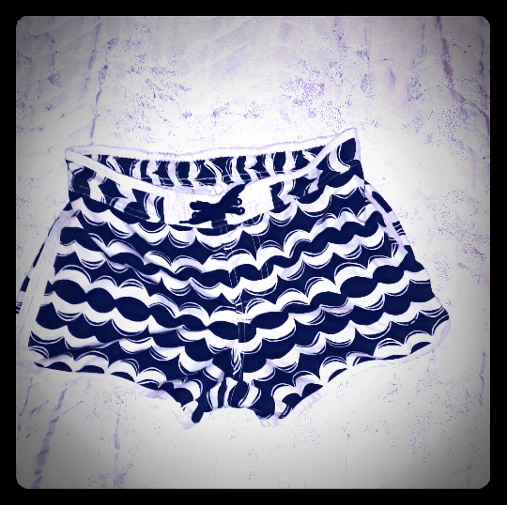 Wave print shorts